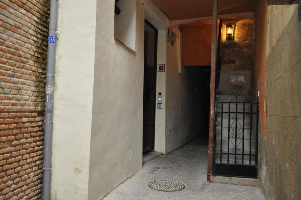 Lofts Amantes De Toledo- Loft Alcazarアパートメント エクステリア 写真
